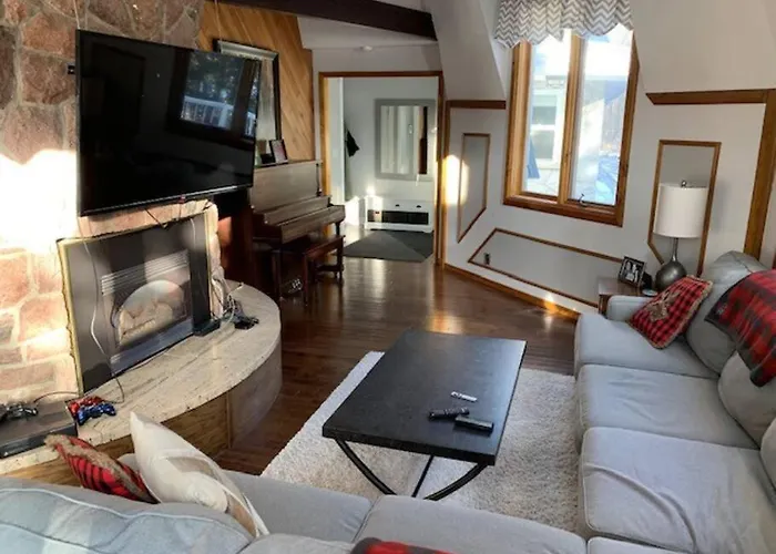 Waterfront Cottage In Muskoka