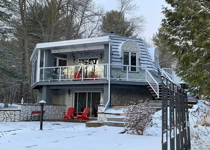Waterfront Cottage In Muskoka