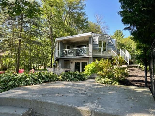 Waterfront In Muskoka *